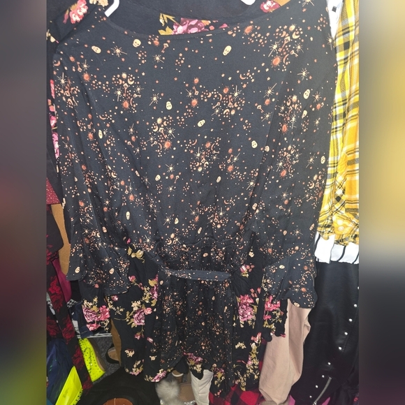 Torrid 2x Babydoll Challis Surplice Tie-Front Top Skull - Picture 6 of 6